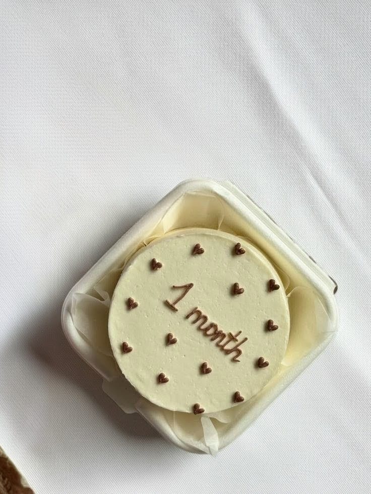 Sweet 30 Days: Hand-Piped Bento Cake